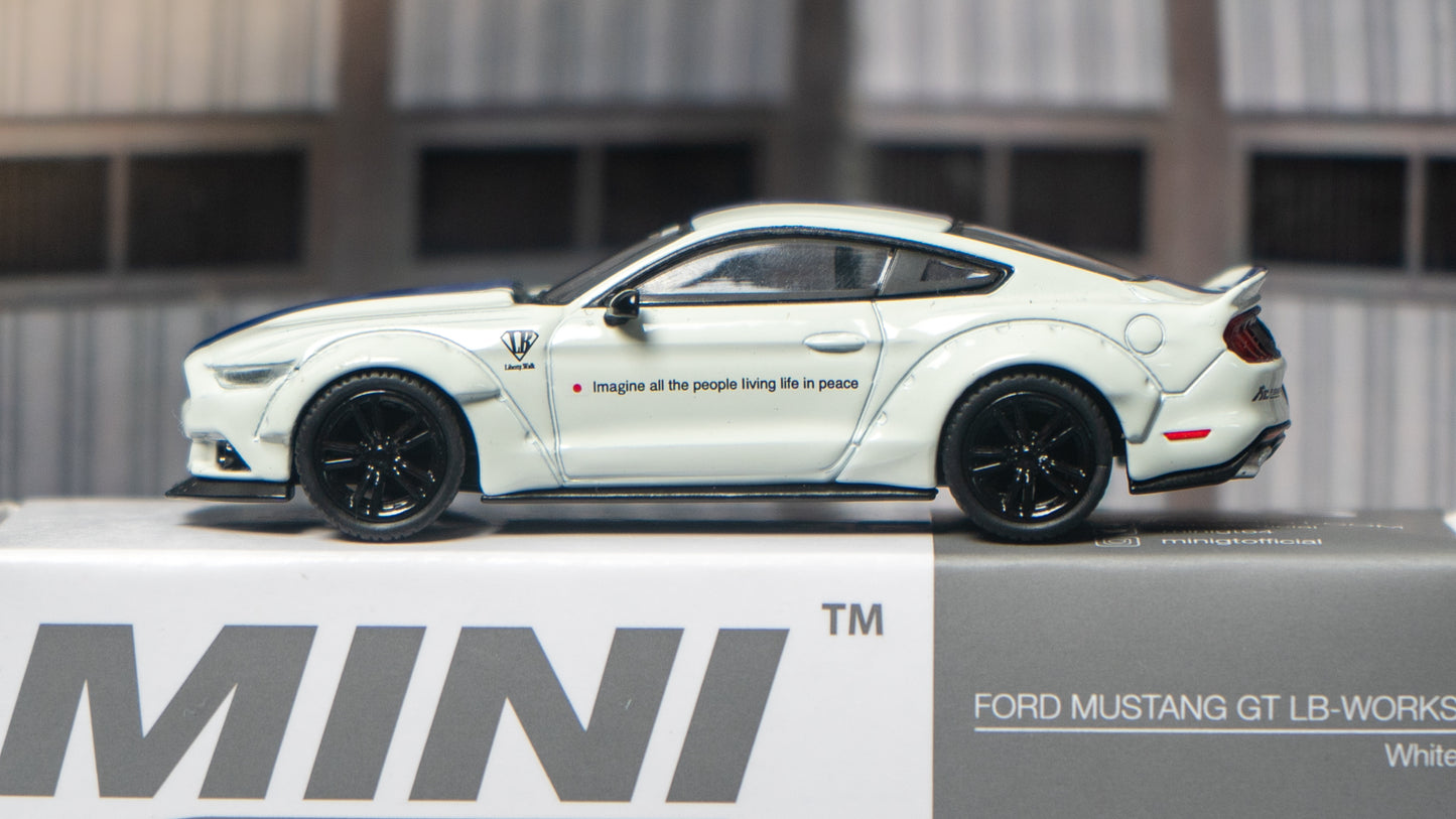 Mini GT - FORD MUSTANG GT LBWK WHITE #646