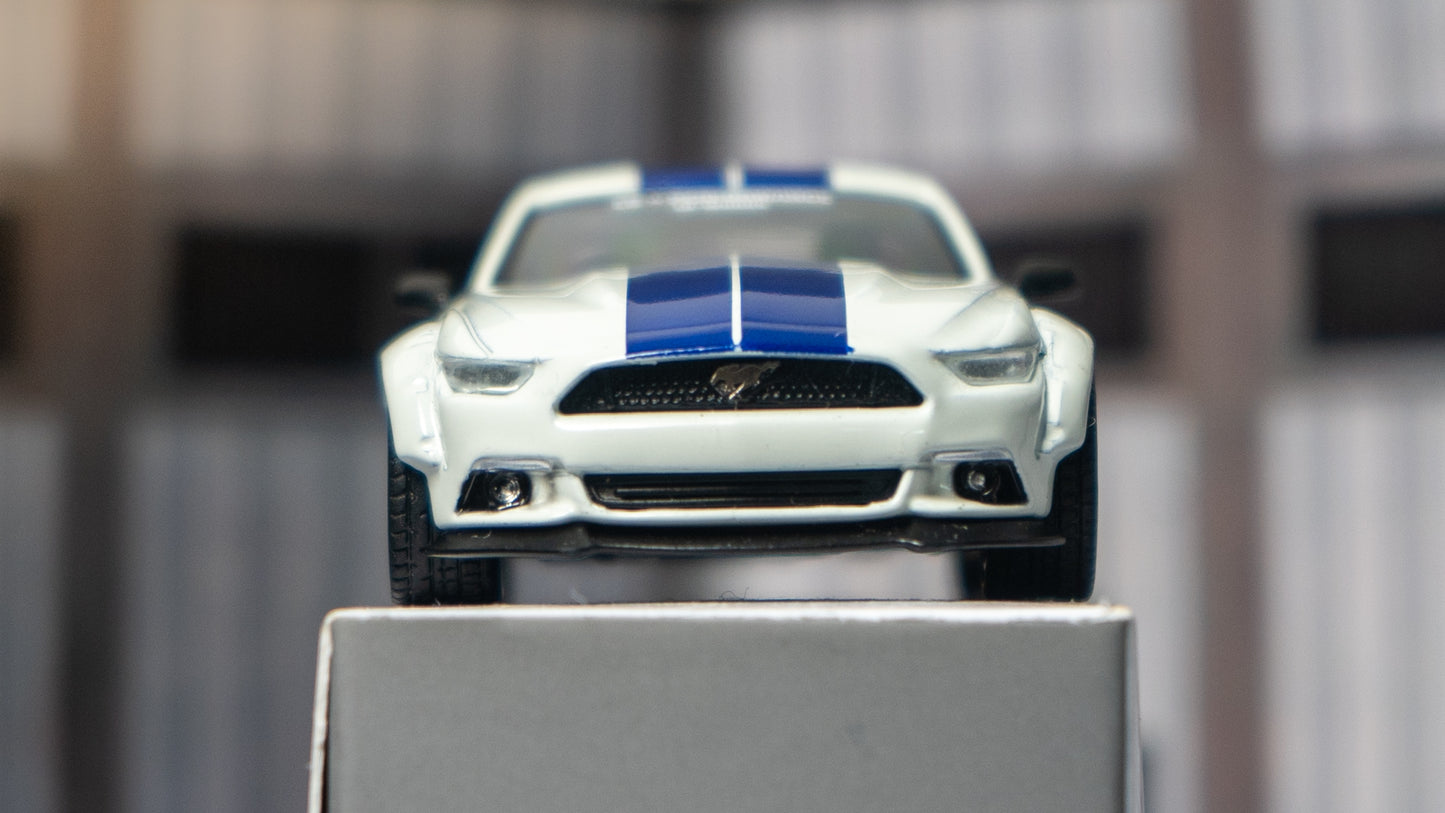 Mini GT - FORD MUSTANG GT LBWK WHITE #646