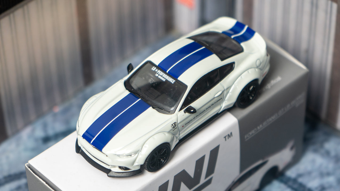 Mini GT - FORD MUSTANG GT LBWK WHITE #646