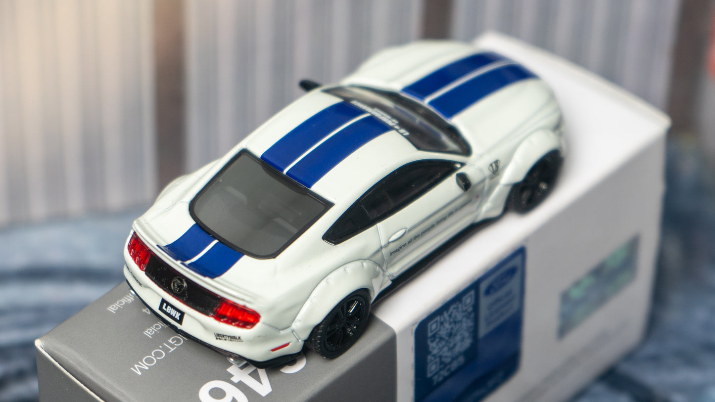 Mini GT - FORD MUSTANG GT LBWK WHITE #646