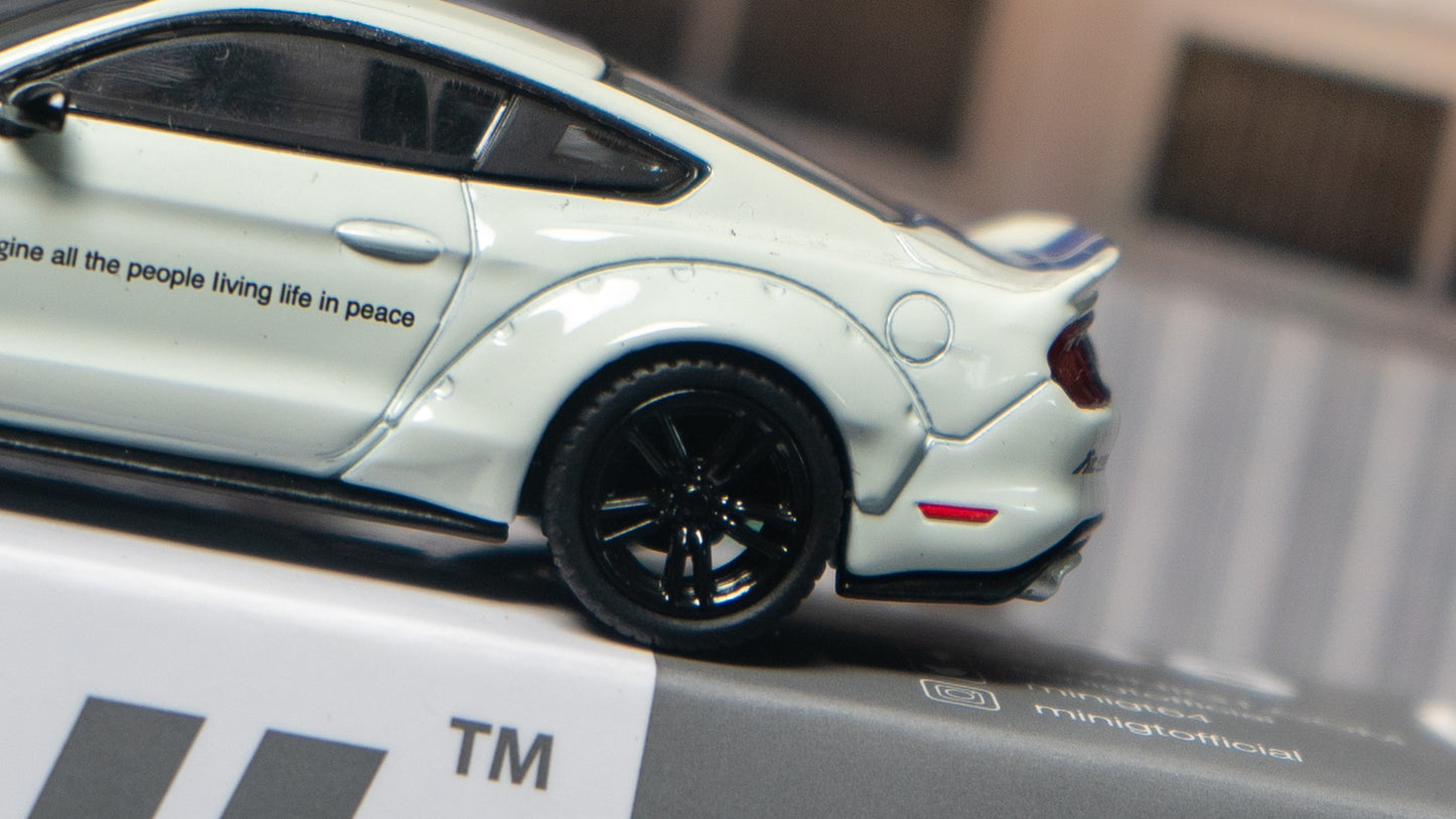 Mini GT - FORD MUSTANG GT LBWK WHITE #646